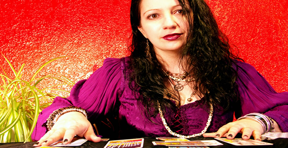 Daily Love tarot reading with Rider Waite deck